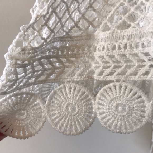 Cold shoulder dress - Picture 5 of 7